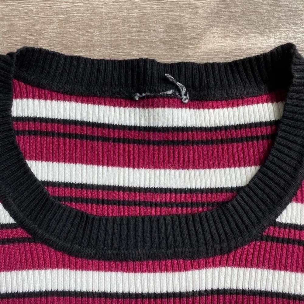 Long sleeve Red White Black Ribbed Striped Sweater Crewneck Size Medium 1305 - Picture 7 of 8